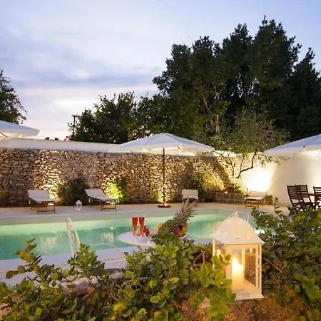 Luxury Courtyard Mono * Racale