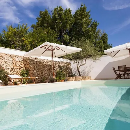 Luxury Courtyard Mono Racale