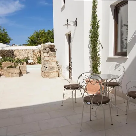 Διαμέρισμα Luxury Courtyard Mono *